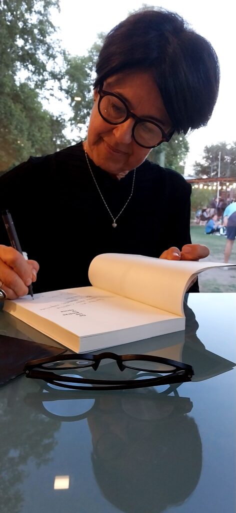 Firma de libro MACU museo